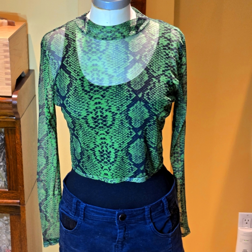 Mesh see through snake skin Long-Sleeves Crop top